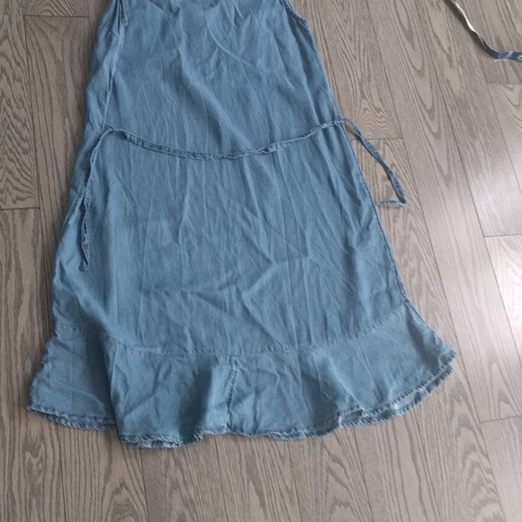 Beautiful denim dress by Joe Fresh 🍀 - Picture 11 of 12